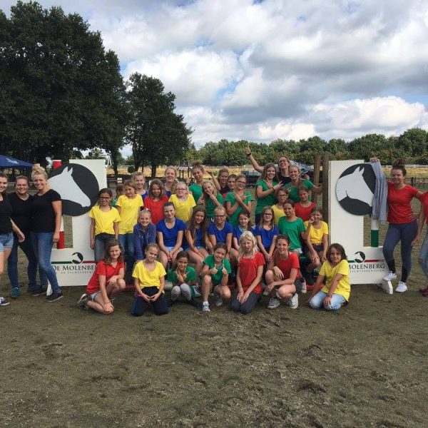 Manege-grand-cafe-Molenberg-rijlessen-paarden