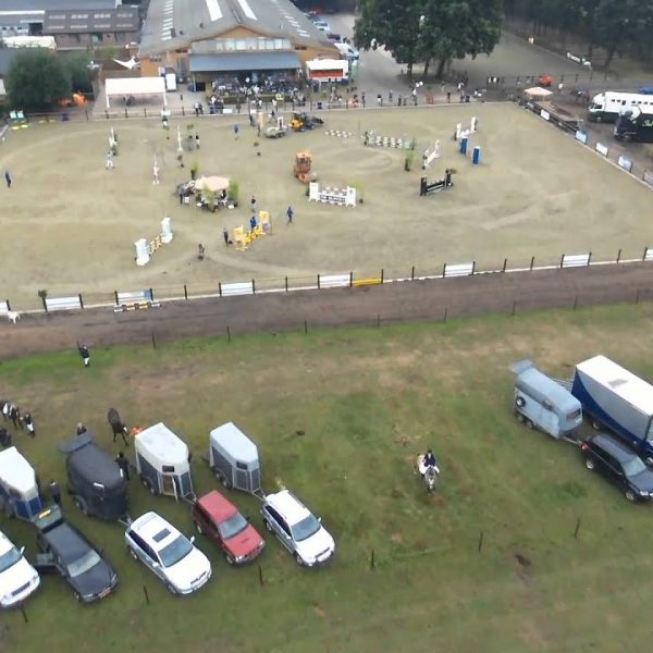 Manege-grand-cafe-Molenberg-wedstrijden-paarden